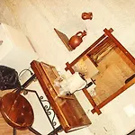 Bed & Breakfast Emily Cave House 4*