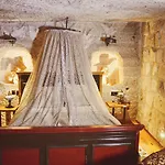 Emily Cave House Bed and Breakfast Γκόρεμε