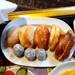 Emily Cave House Bed & Breakfast 4*