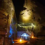 Emily Cave House 4*