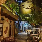 Bed and Breakfast Emily Cave House Γκόρεμε