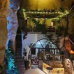 Bed and Breakfast Emily Cave House 4*