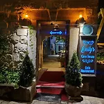 Emily Cave House Bed and Breakfast 4*