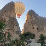 Emily Cave House Bed and Breakfast Γκόρεμε