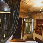 Emily Cave House Bed & Breakfast
