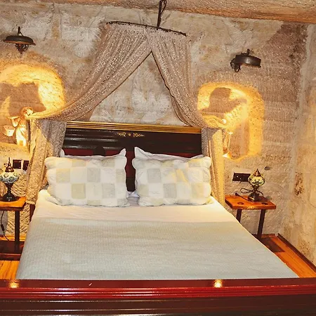 Emily Cave House 4*
