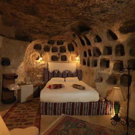 Emily Cave House Гореме