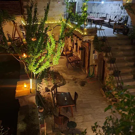 Emily Cave House Гореме