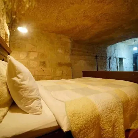 Emily Cave House Гореме