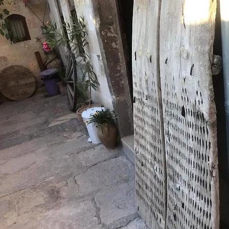 Emily Cave House Гореме