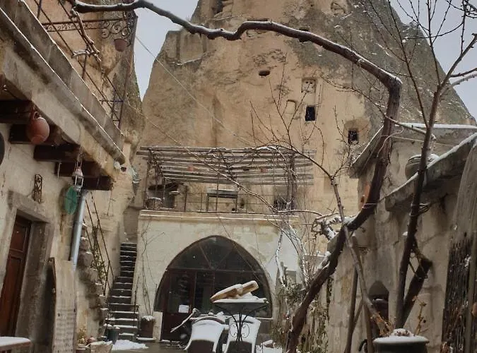 Emily Cave House Bed & Breakfast 4*