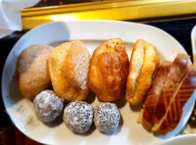 Emily Cave House Bed & Breakfast 4*