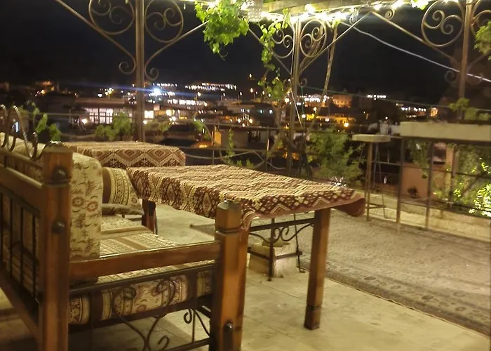 Emily Cave House Bed & Breakfast 4*