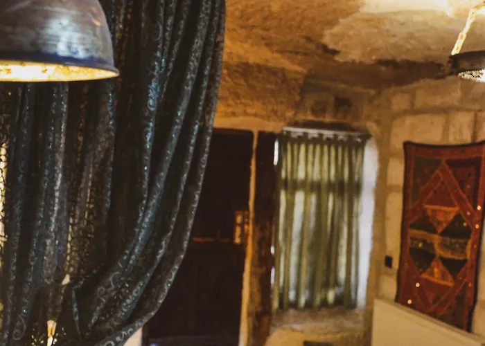 Emily Cave House Bed & Breakfast