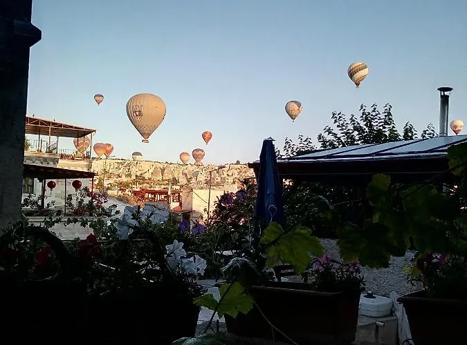 Emily Cave House Bed & Breakfast 4*